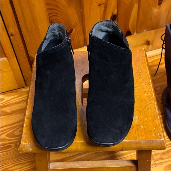 Skechers Women's Black Platform Shoes - Picture 2 of 4